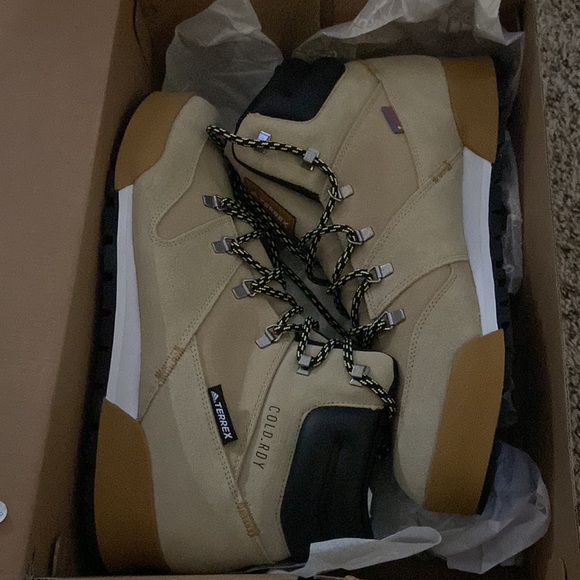 Brand new Adidas Terrex Snowpitch for men. Size 13 - Picture 3 of 9